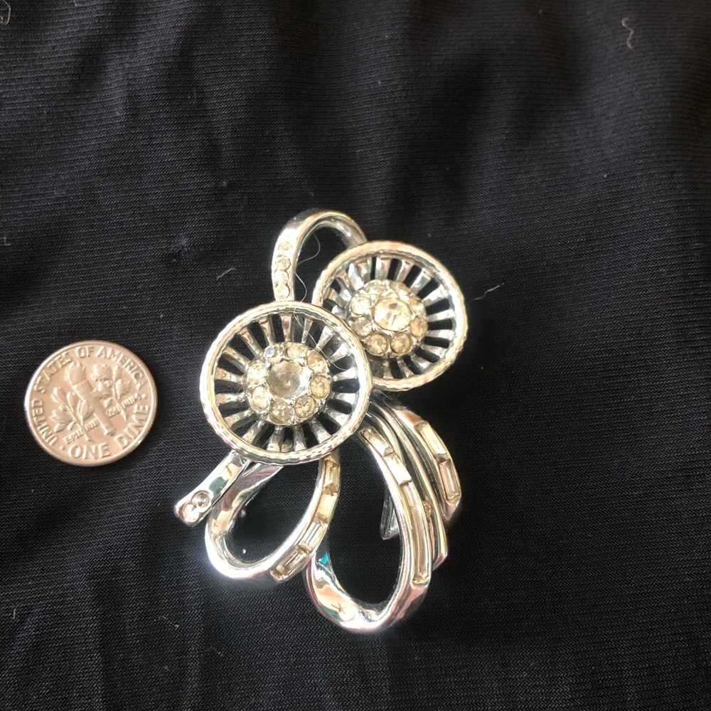 Trifari brooch - Picture 1 of 2